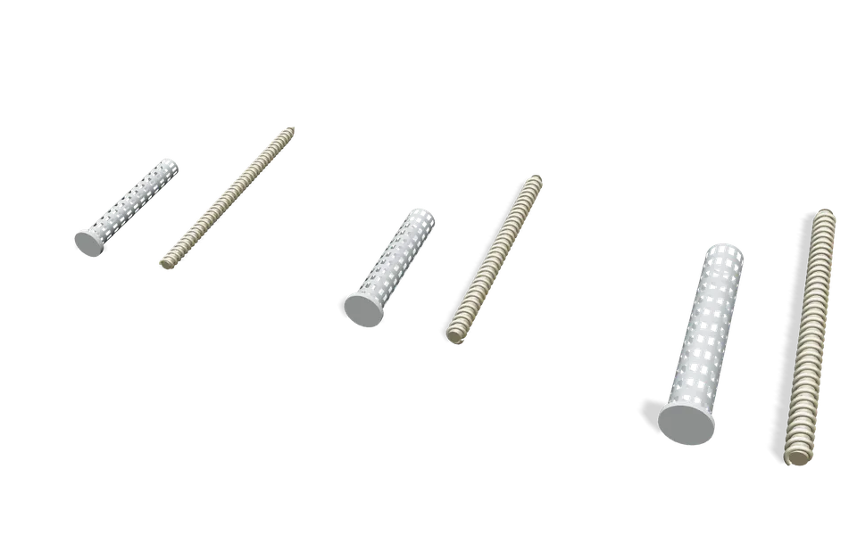 Trois tamis pour scellement chimique de diamètres 12, 16 et 20 mm, chacun à côté de sa tige filetée M8, M10 et M12